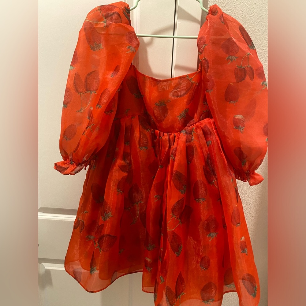 Selkie strawberry puff size medium